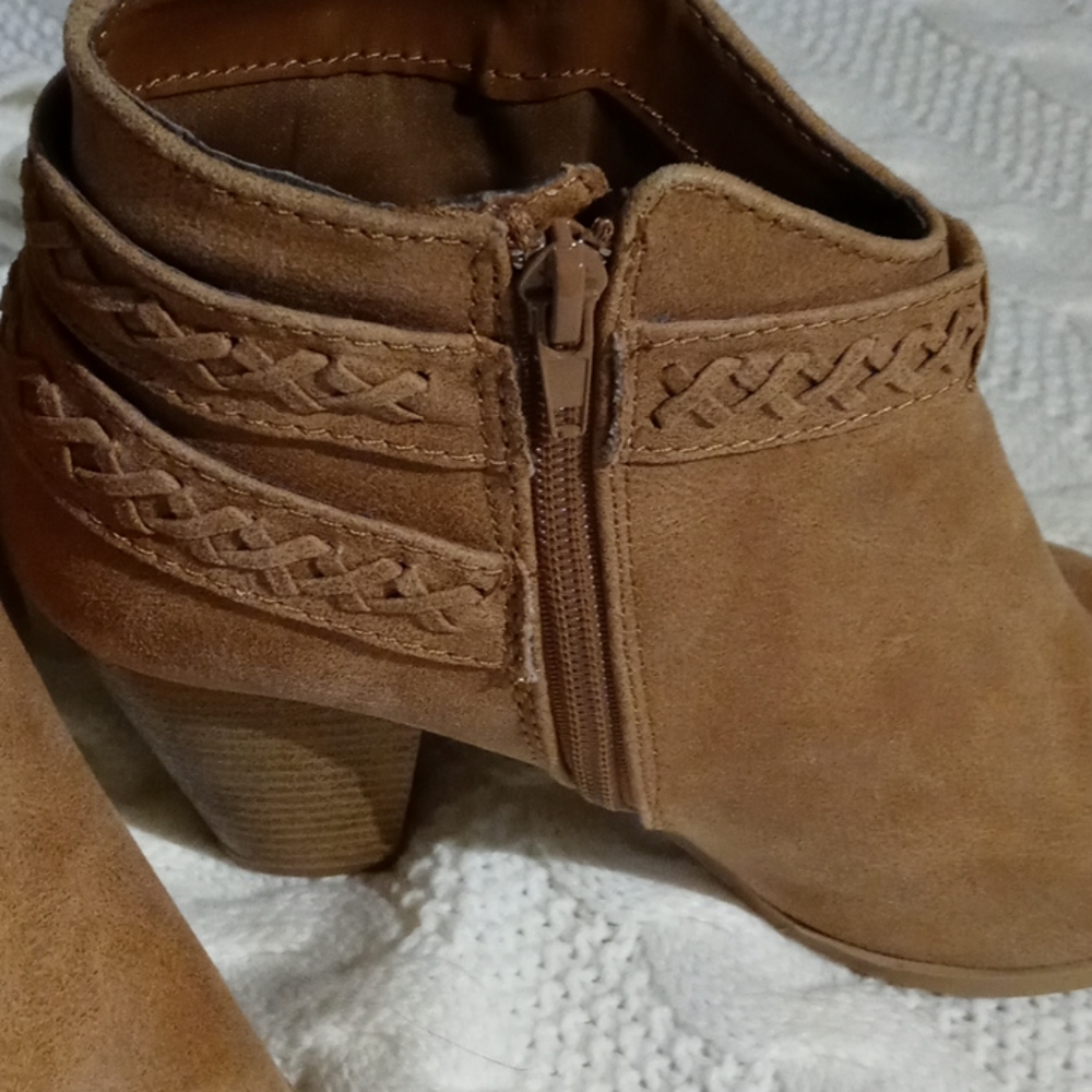 Charlotte Russe Boots Size 8 - So Nice - Picture 4 of 9